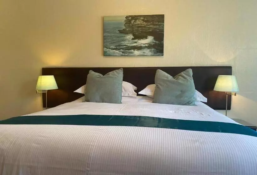 تختخواب و صبحانه The Kingswood Guest House   Adult Only