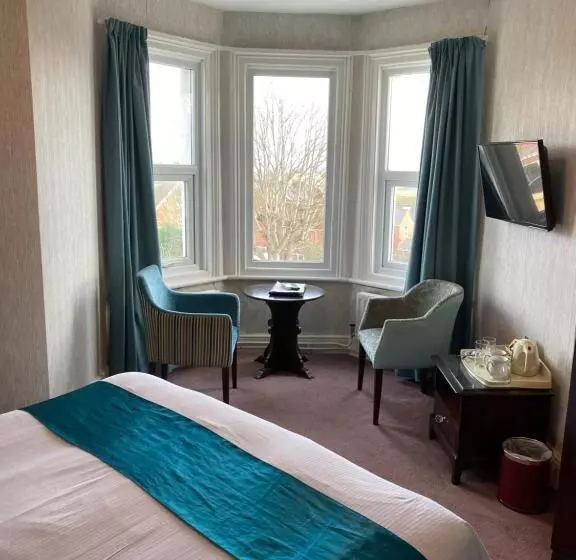 تختخواب و صبحانه The Kingswood Guest House   Adult Only