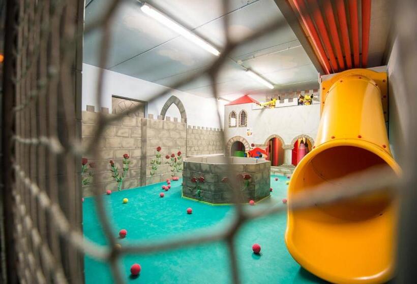 Отель Familien Wellness Residence Tyrol