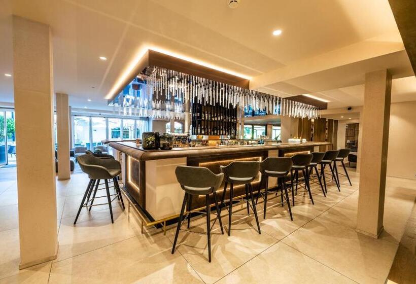 Отель Familien Wellness Residence Tyrol