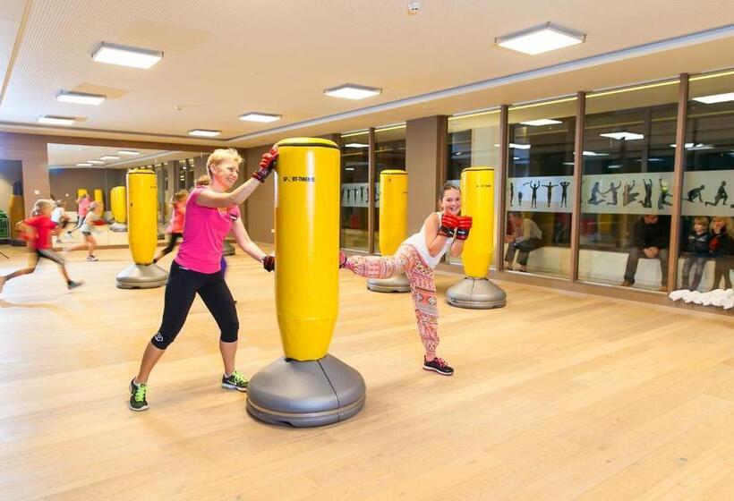 Отель Familien Wellness Residence Tyrol