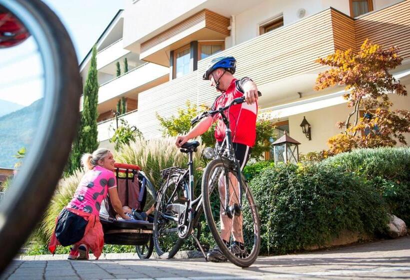 Отель Familien Wellness Residence Tyrol
