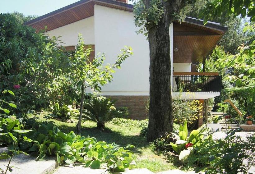 Bed And Breakfast 22 Garibaldi Home