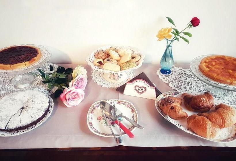 Bed And Breakfast 22 Garibaldi Home