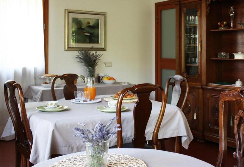 Bed And Breakfast 22 Garibaldi Home