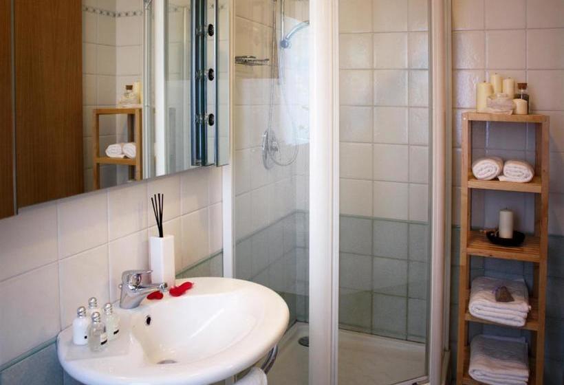 Bed And Breakfast 22 Garibaldi Home