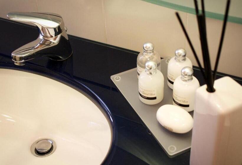 Bed And Breakfast 22 Garibaldi Home