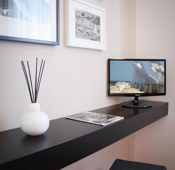 Bed And Breakfast 22 Garibaldi Home