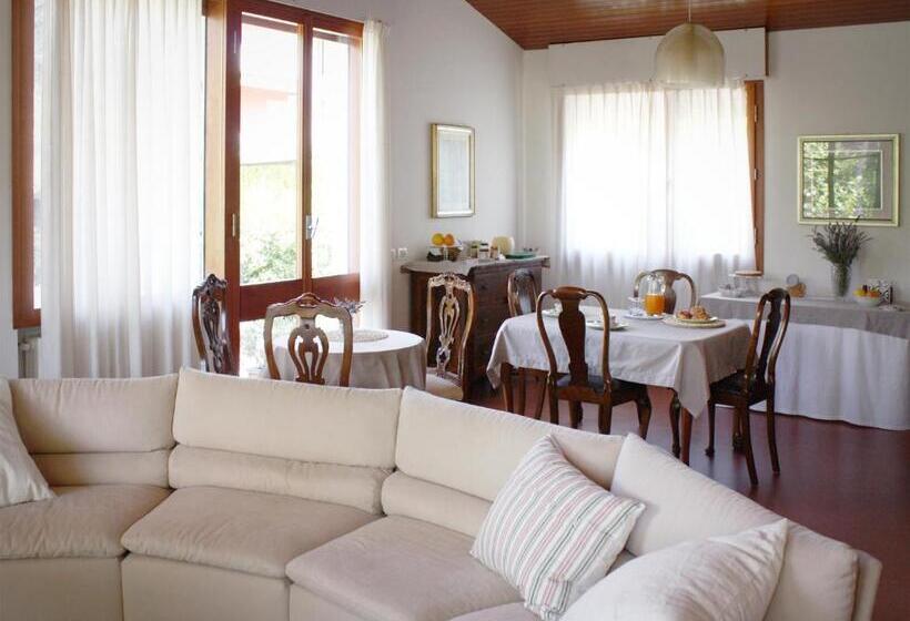 Bed And Breakfast 22 Garibaldi Home