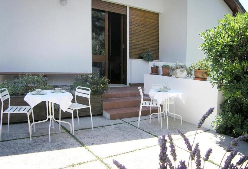 Bed And Breakfast 22 Garibaldi Home