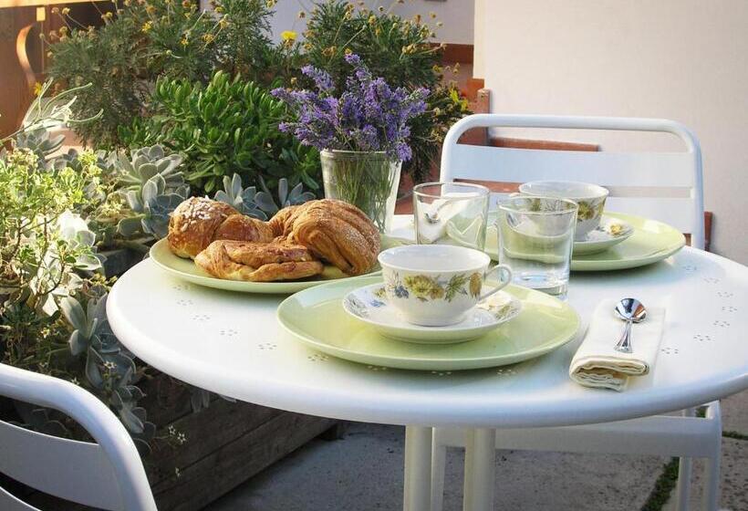 Bed And Breakfast 22 Garibaldi Home