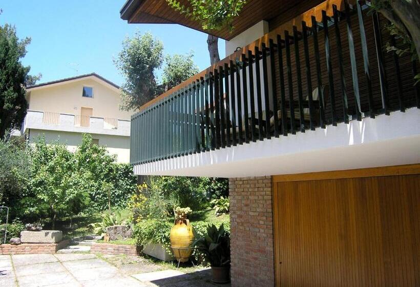 Bed And Breakfast 22 Garibaldi Home