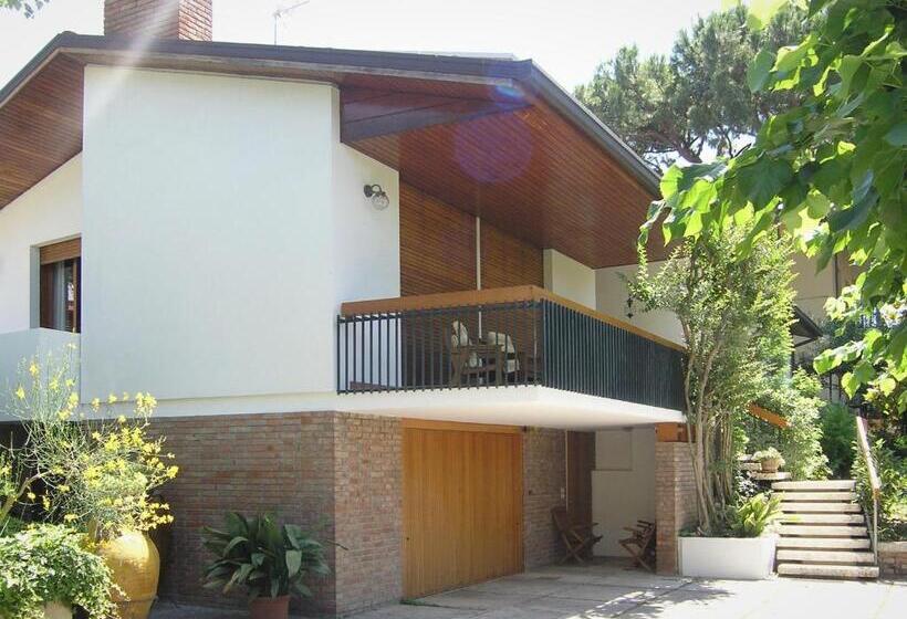 Bed And Breakfast 22 Garibaldi Home