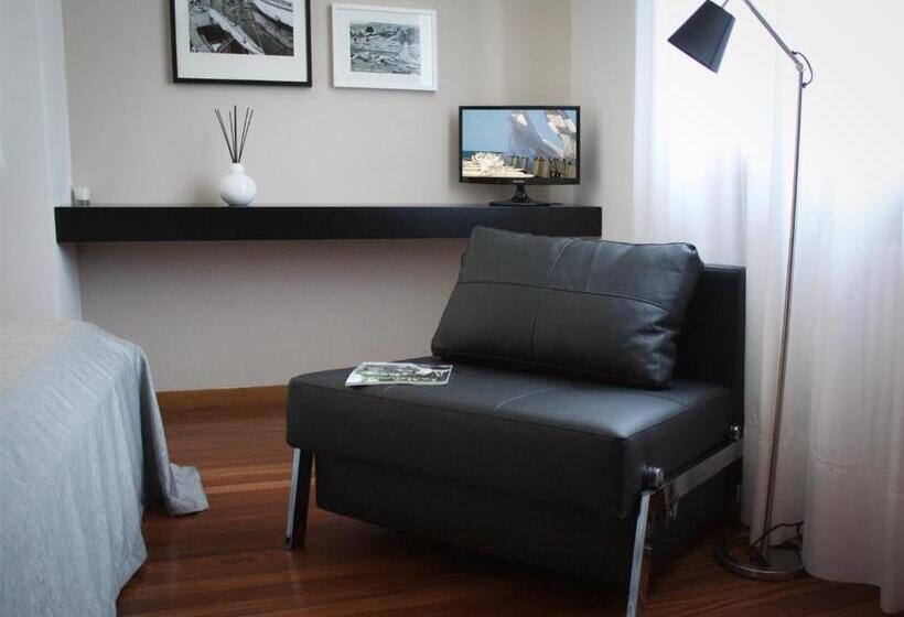 Bed And Breakfast 22 Garibaldi Home