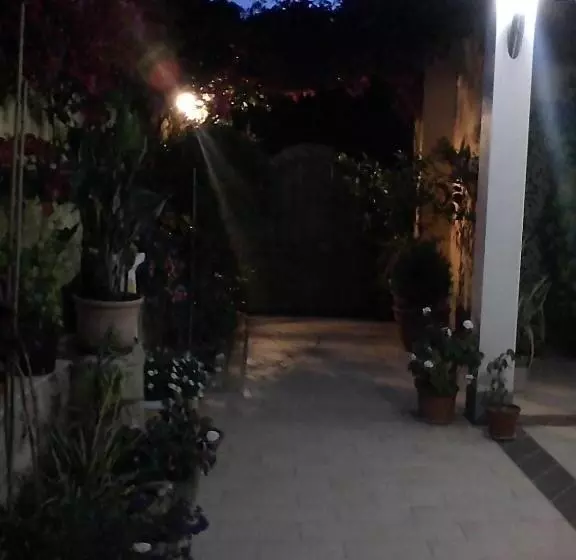 ベッドアンドブレックファースト Domos Le Due Tuie