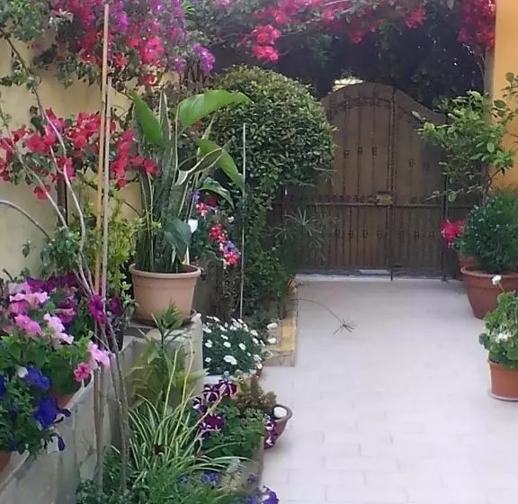 ベッドアンドブレックファースト Domos Le Due Tuie