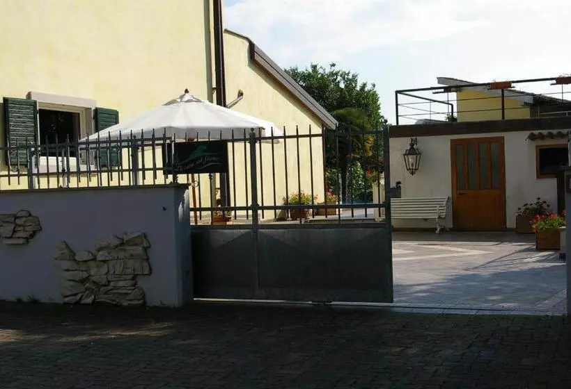 تختخواب و صبحانه La Casa Sul Fiume