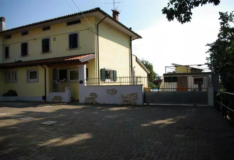 تختخواب و صبحانه La Casa Sul Fiume