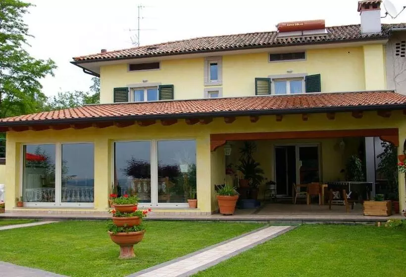 تختخواب و صبحانه La Casa Sul Fiume