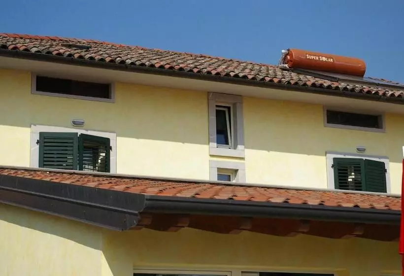 تختخواب و صبحانه La Casa Sul Fiume
