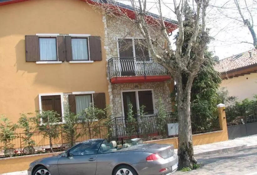 Aamiaismajoitus (B&B) Ai Pigni De Cerù