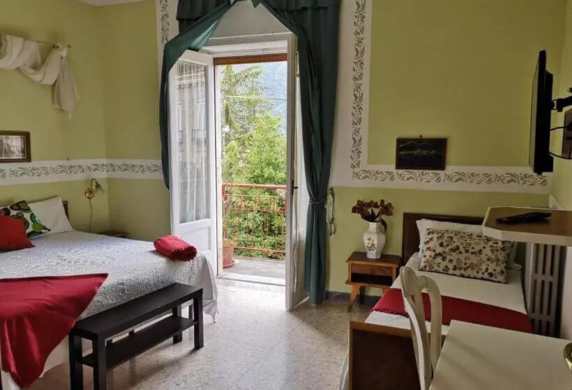 Hotelli La Congiura Dei Baroni