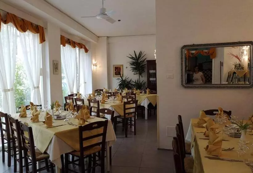 Hotelli La Congiura Dei Baroni