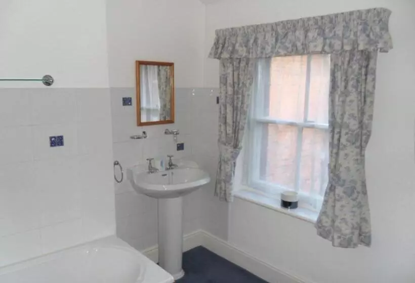 Aamiaismajoitus (B&B) Big Sky Guest House Only