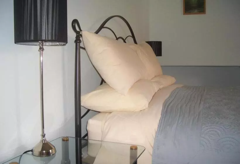 Aamiaismajoitus (B&B) Big Sky Guest House Only