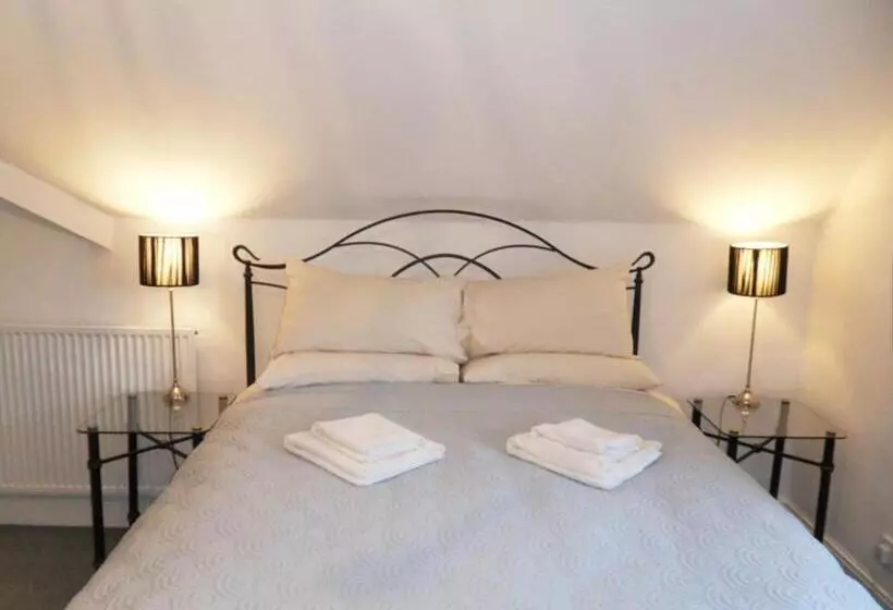 Aamiaismajoitus (B&B) Big Sky Guest House Only