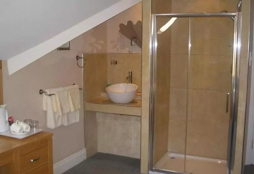Aamiaismajoitus (B&B) Big Sky Guest House Only