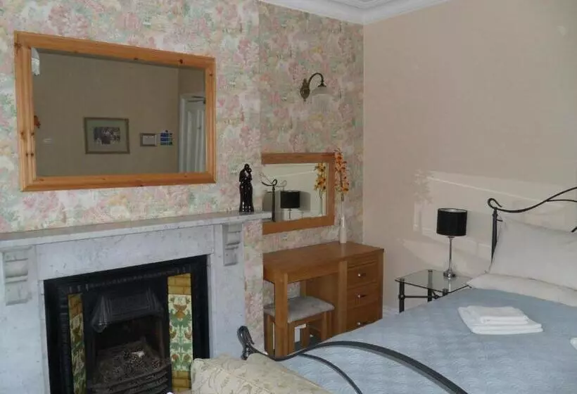 Aamiaismajoitus (B&B) Big Sky Guest House Only