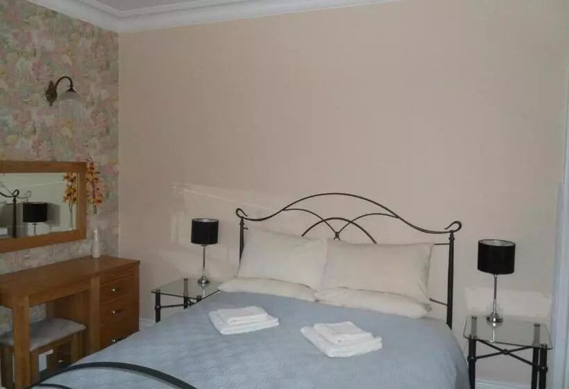Aamiaismajoitus (B&B) Big Sky Guest House Only
