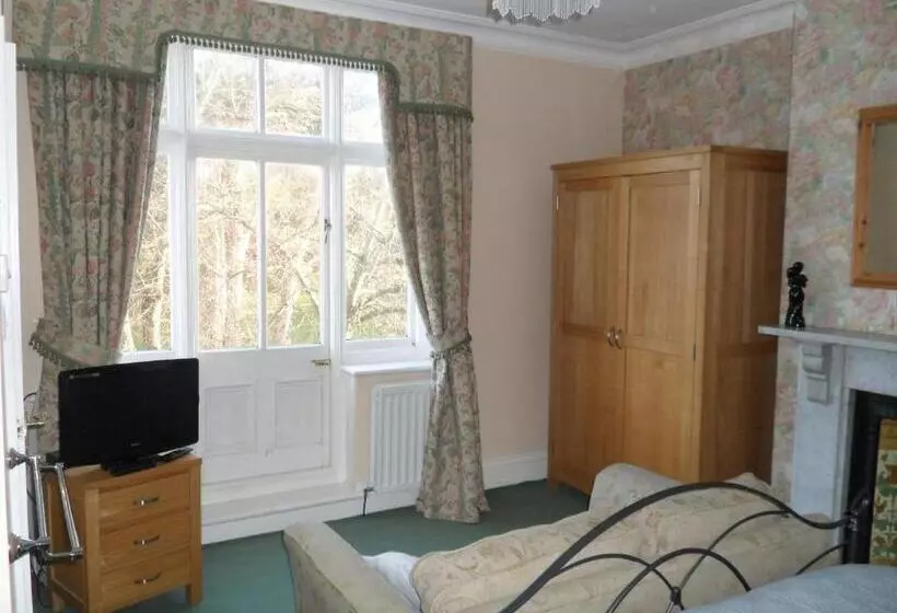 Aamiaismajoitus (B&B) Big Sky Guest House Only