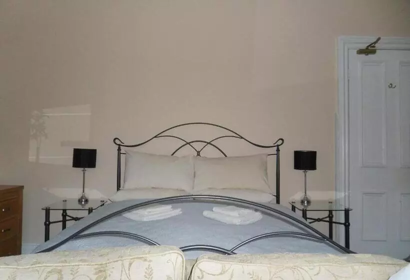 Aamiaismajoitus (B&B) Big Sky Guest House Only