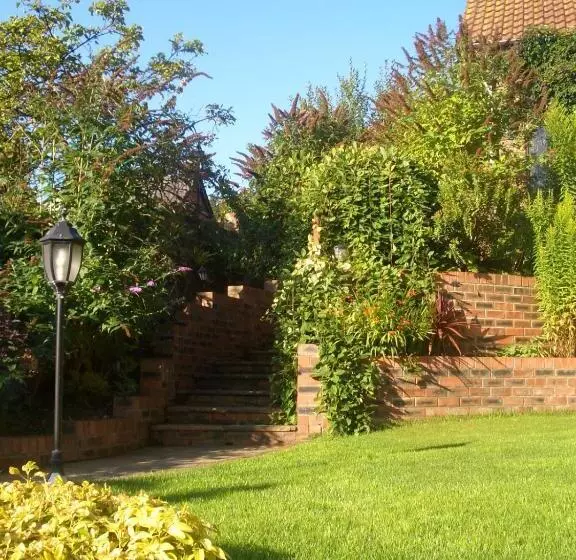 Aamiaismajoitus (B&B) Big Sky Guest House Only