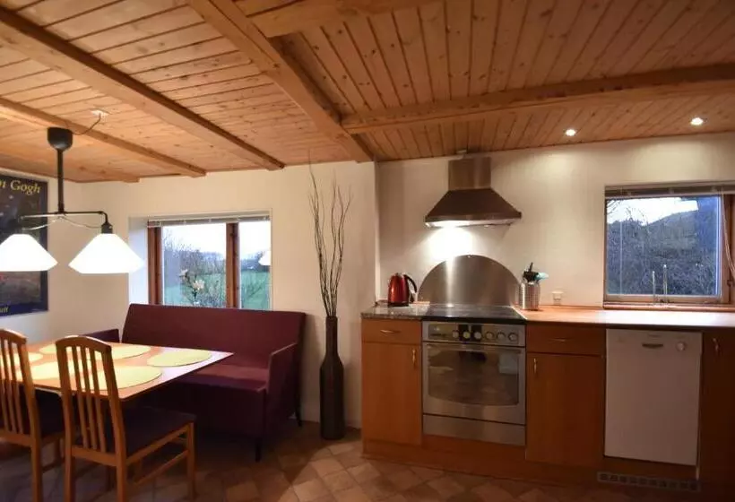 تختخواب و صبحانه Sunset Bed & No Breakfast