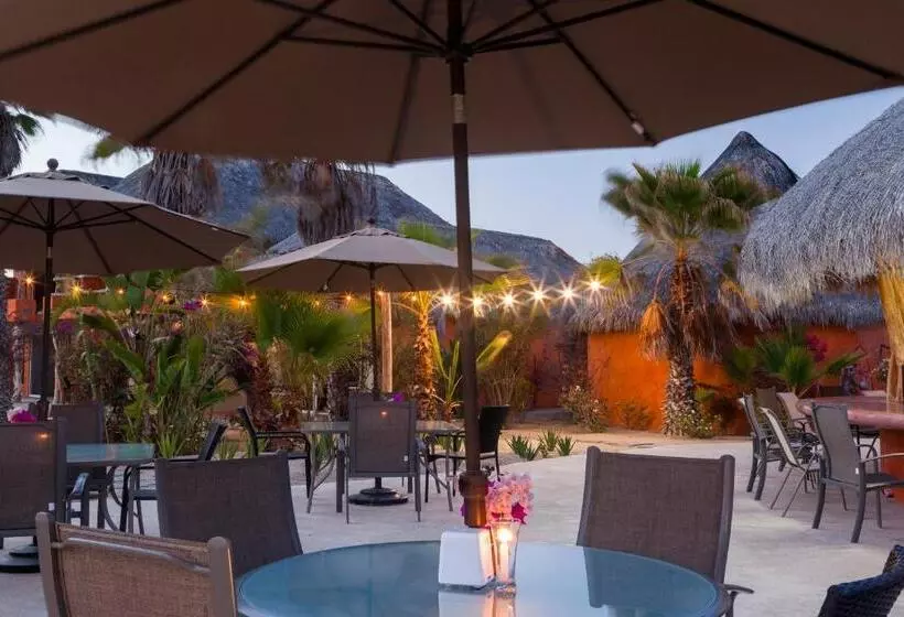 Hotelli Cerritos Surf Town   Beach Front Property