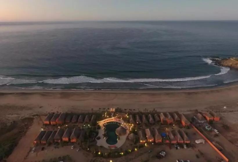 Hotelli Cerritos Surf Town   Beach Front Property