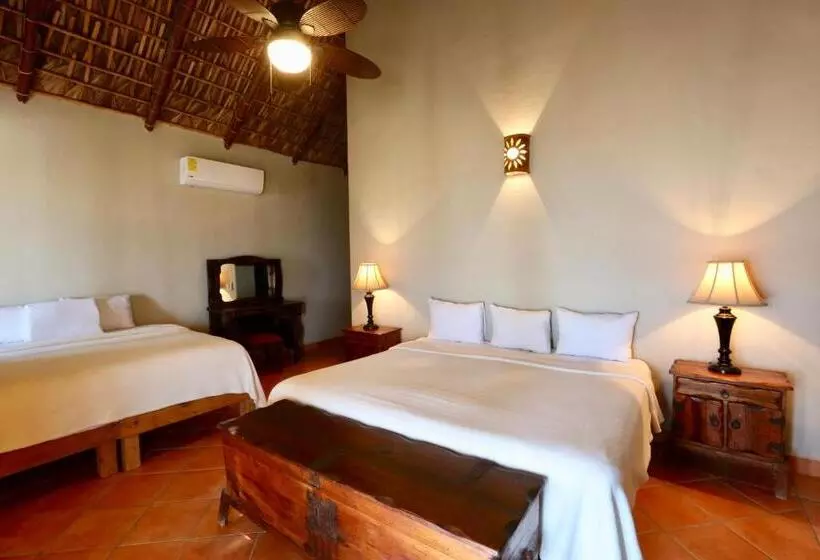 Hotelli Cerritos Surf Town   Beach Front Property