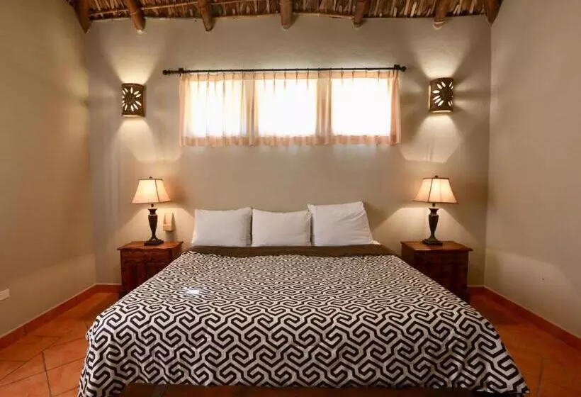 Hotelli Cerritos Surf Town   Beach Front Property