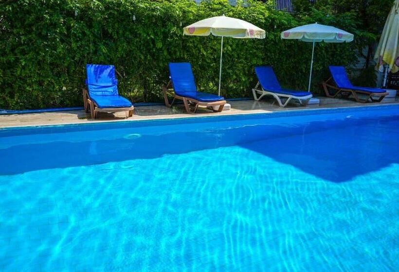 فندق Four Seasons Apart