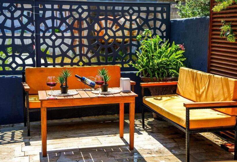 فندق Four Seasons Apart