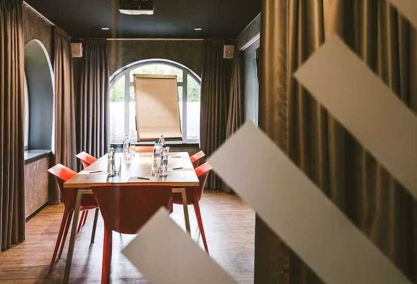 هتل Ibis Moscow Oktyabrskoye Pole