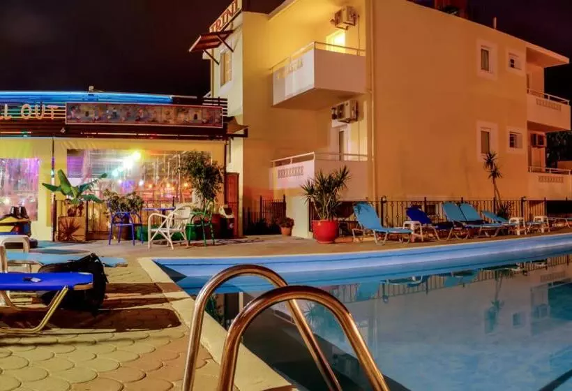 Hotelli Irini Studios