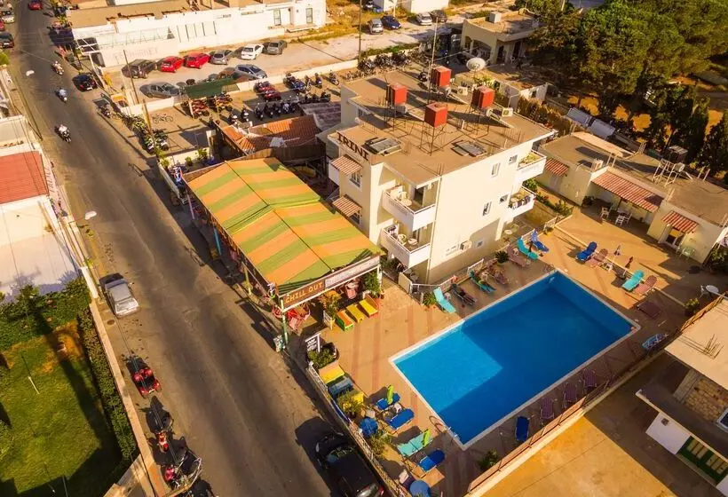 Hotelli Irini Studios