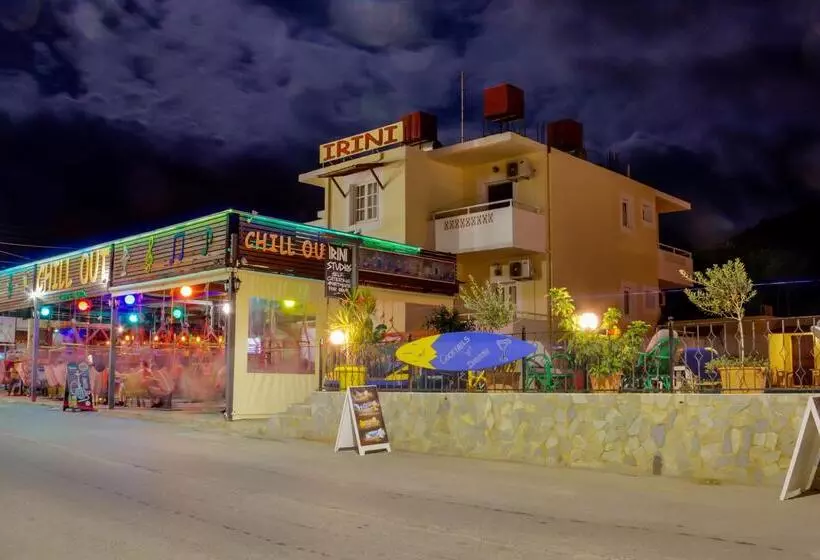 Hotelli Irini Studios