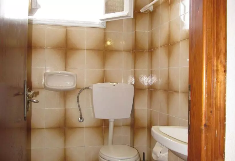 Hotelli Irini Studios