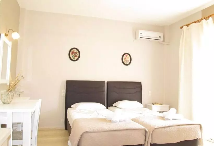 Hotelli Irini Studios