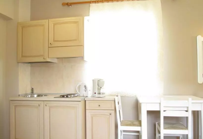 Hotelli Irini Studios